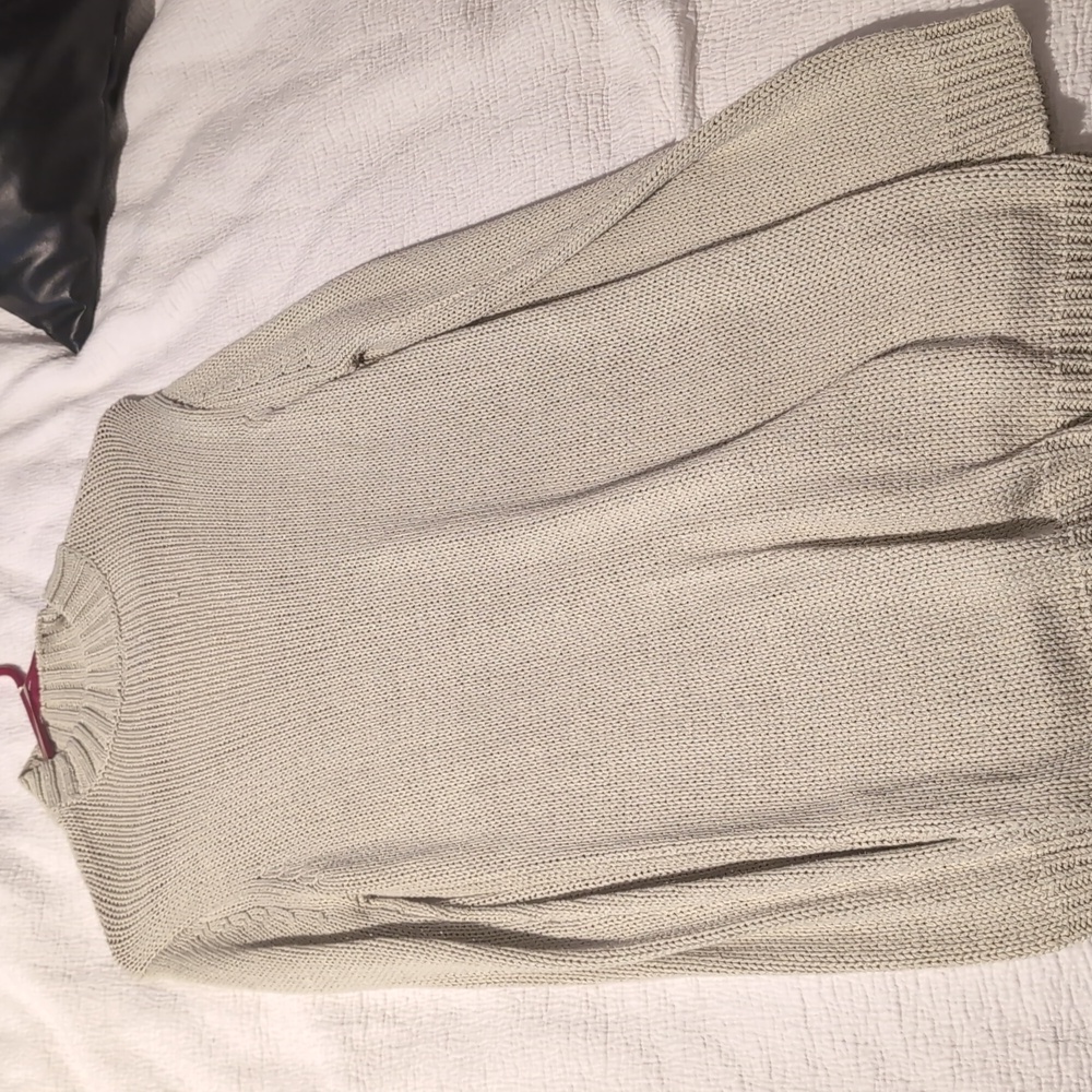 Keyhole sweater - Picture 3 of 3